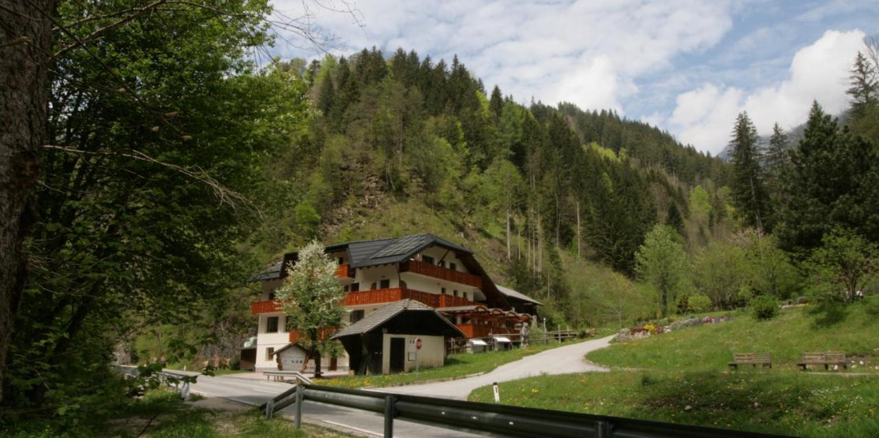 Guest House And Museum First Solcava Bagian luar foto